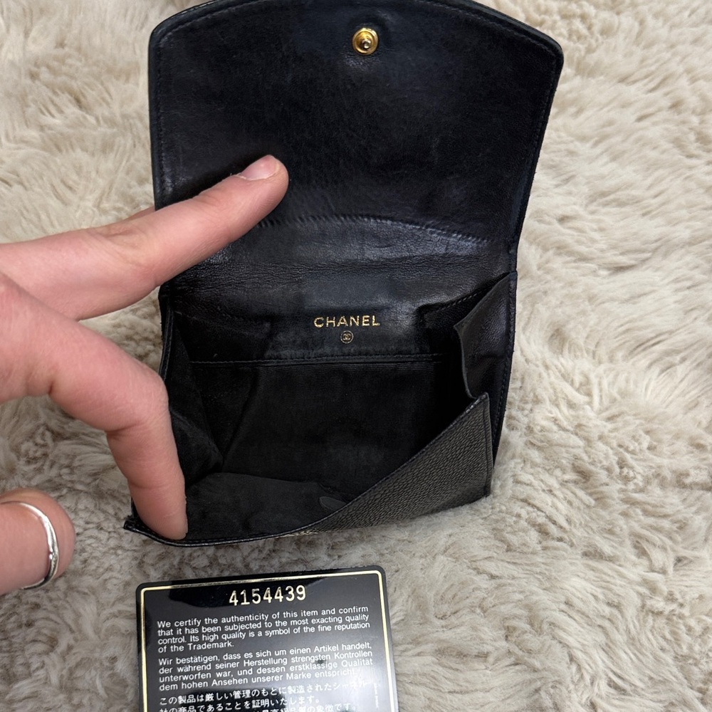 ✨Authentic Vintage CHANEL Caviar Leather Bifold Wallet✨ - Picture 10 of 15